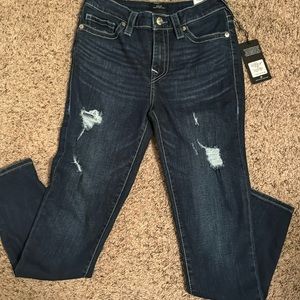 True Religion jeans the Halle. Women’s size 28. NWT. Mid rise destroyed.